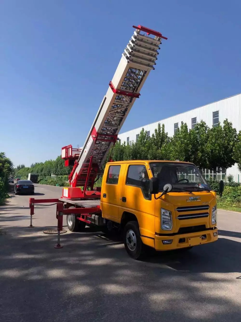 普安附近的云梯车出租服务：轻松解决高空作业需求