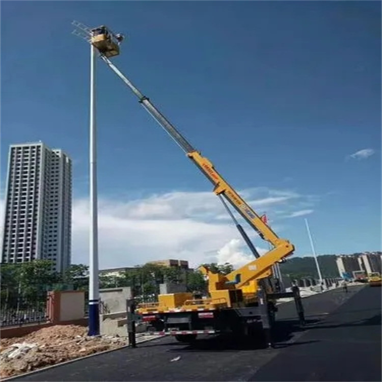 普安维修路灯的曲臂升降车出租