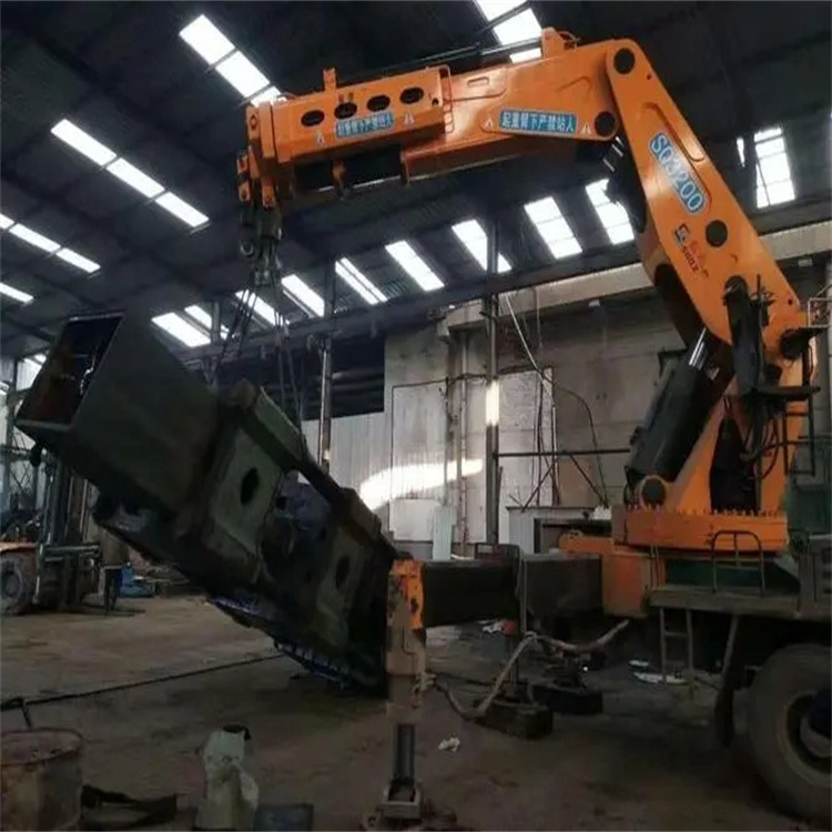 普安130吨折臂吊车出租吊机租赁附近电话